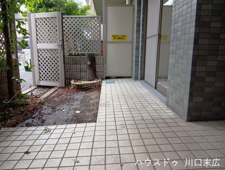 住空間に屋外の開放感をもたらすテラス。お手入れがしやすく清潔感を保ちながら、生活に密着した機能的で使い勝手の良い外部空間として活躍します。