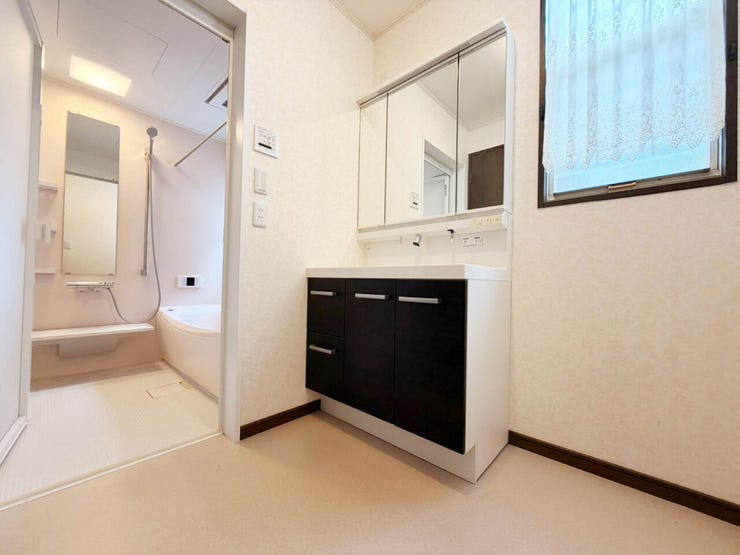 八幡西区千代中古戸建♪カウンターキッチン♪システムキッチン♪都市ガス♪駐車スペース2台♪カーポート♪