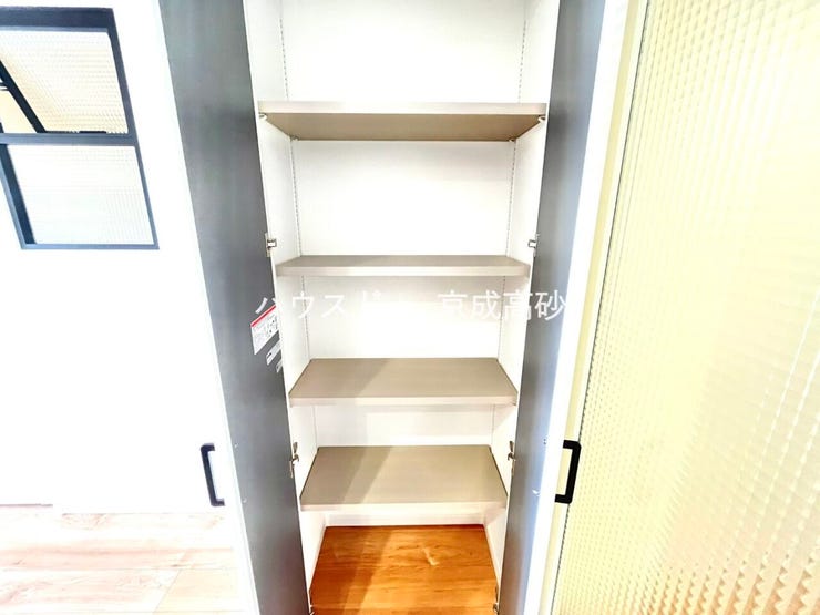 適材適所の収納付きです。