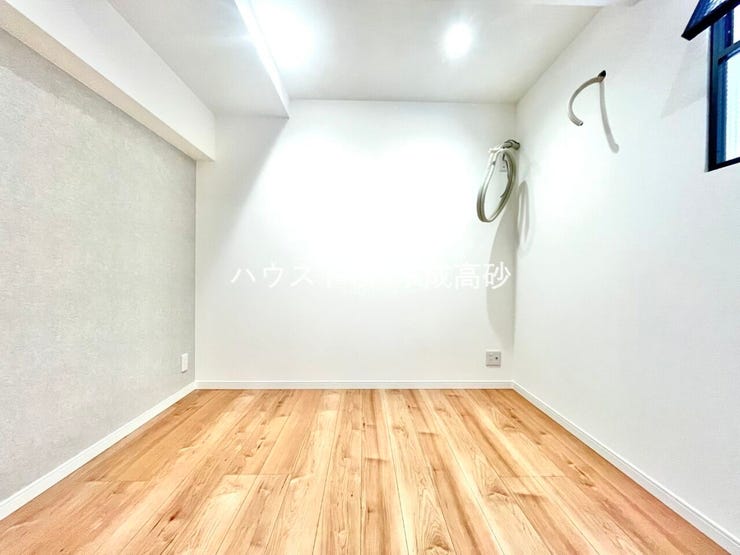 お子様の成長と共に「住まい方」も変化していきます。居室にはクローゼットを完備し、自由度の高い家具の配置が叶うシンプルな空間です。