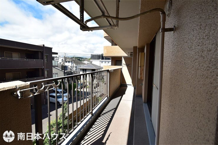 稲荷町 ライオンズマンション稲荷町 【バルコニー】南向きのバルコニーです！前面の建物から距離があるので日当たり、通風良好♪