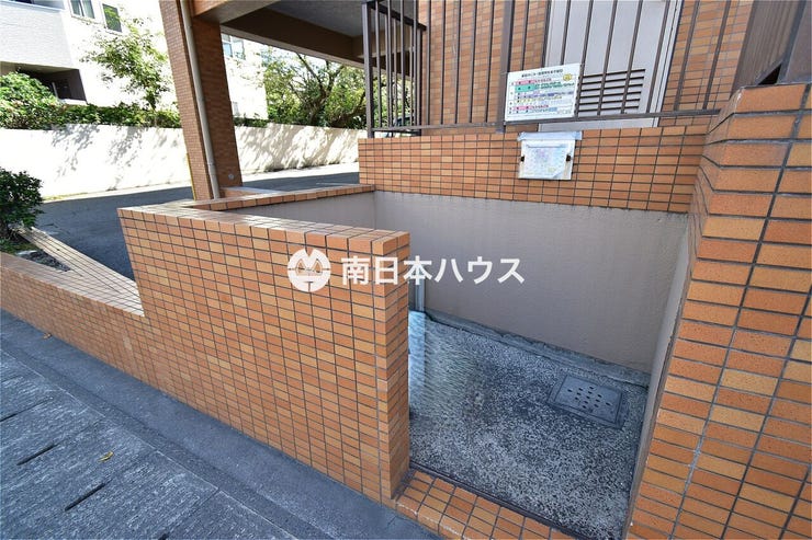稲荷町 ライオンズマンション稲荷町 【ライオンズマンション稲荷町の敷地内ゴミ置き場】