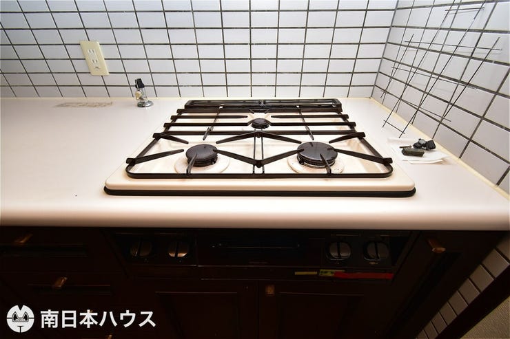 稲荷町 ライオンズマンション稲荷町 【コンロ】3口のコンロにグリル付き！火力の調整が分かりやすく、様々な調理器具を使用できます♪