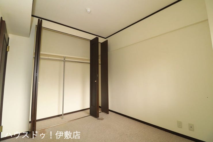 【洋室】
広々としたクローゼット付!お部屋を広く使用できます