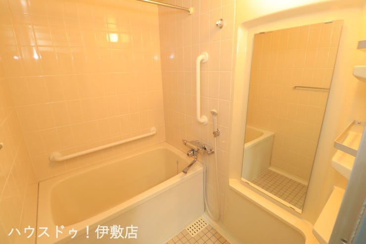 【浴室】
水回りは綺麗な状態が、新調したい方は、南日本ハウスにて無料でリフォーム見積もり致します。ワンストップサービスで物件の購入からリフォーム工事まで弊社にお任せ下さい。