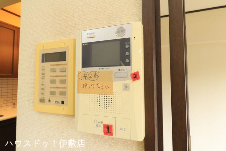 【モニター付きインターホン】
誰が来てもわかるモニター付き♪女性が一人で家にいてもこれなら安心