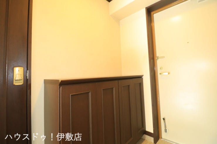 【玄関】
玄関にはシューズボックスがついており、靴などを収納できます