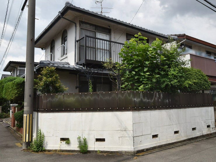 外観を南西側より撮影