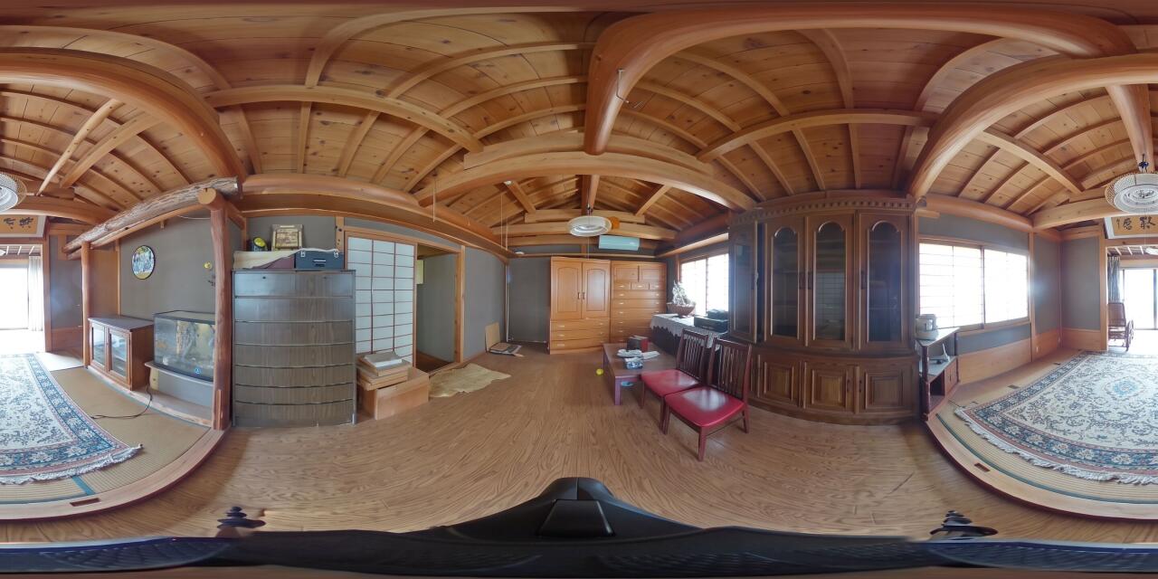 寝室・茶室
落ち着いた和の趣を感じる空間。寝室として心地よく過ごせるほか、茶室や趣味の部屋としても活用できる一室です。