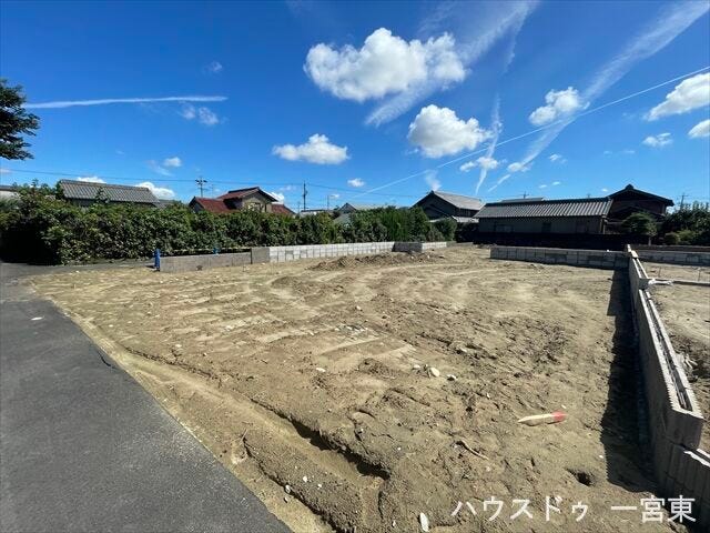 まだ更地の状態ですが、これから建築が始まっていきます。間取り図を見ながら、どんな外観や内装になるのか想像するのも楽しいですね。