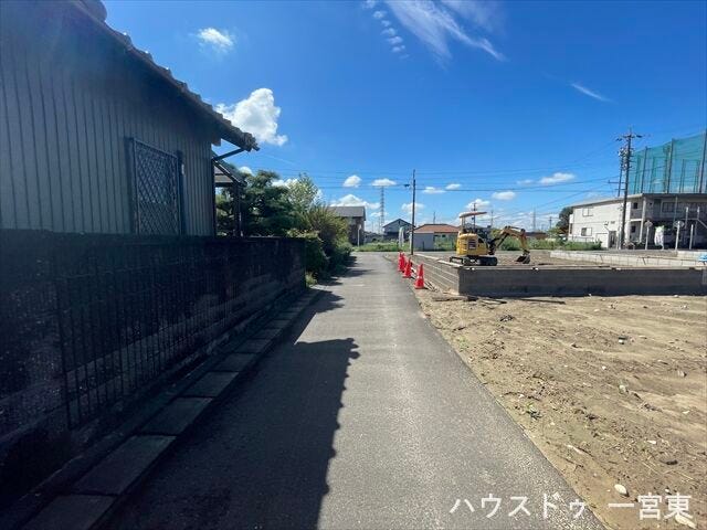 ≪北側西向き 幅約2.9m≫
セットバックが必要となりますが、道路幅が広がるので車の出し入れもしやすくなりますね。