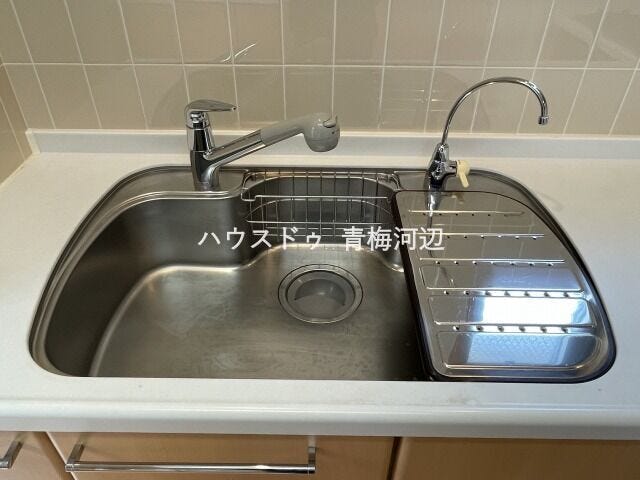 シンク:錆びや汚れに強いステンレス製のシンクで毎日のお手入れも簡単です。