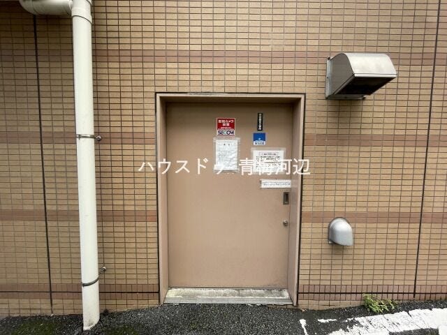 ゴミ捨て場:敷地内ゴミ置場を備え、毎日のゴミ出しもスムーズです。