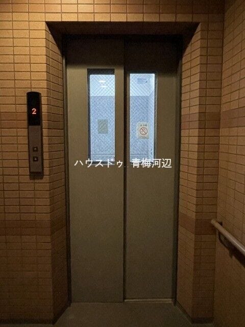 エレベーター:エレベータ完備で、毎日の移動も快適です。