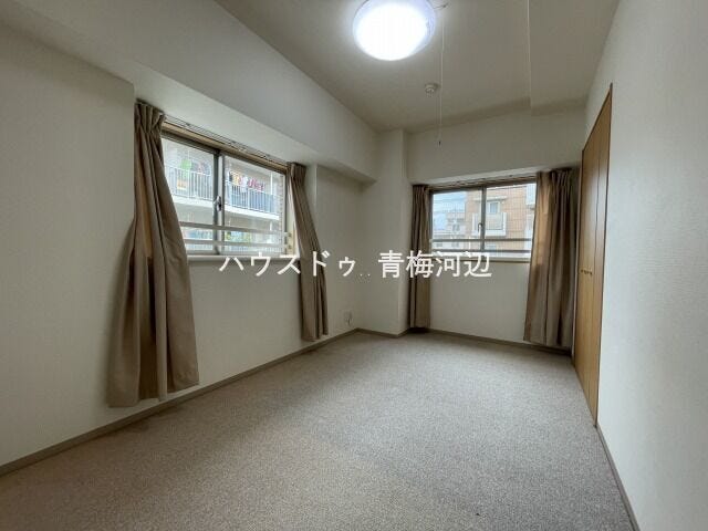 6.2帖洋室:2面採光なので、明るいお部屋でもちろん風通しも良好です。
