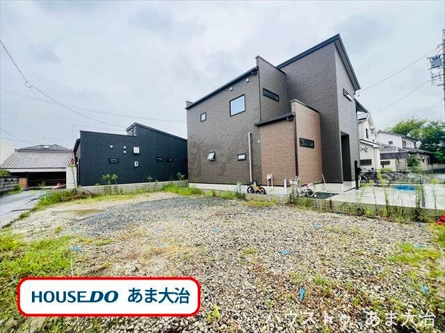 【外観】
甚目寺駅 徒歩約6分。タマホーム施工の新築戸建てが登場です。角地の3号棟は隣家からの圧迫感も感じにくく、採光・通風ともに良好です。