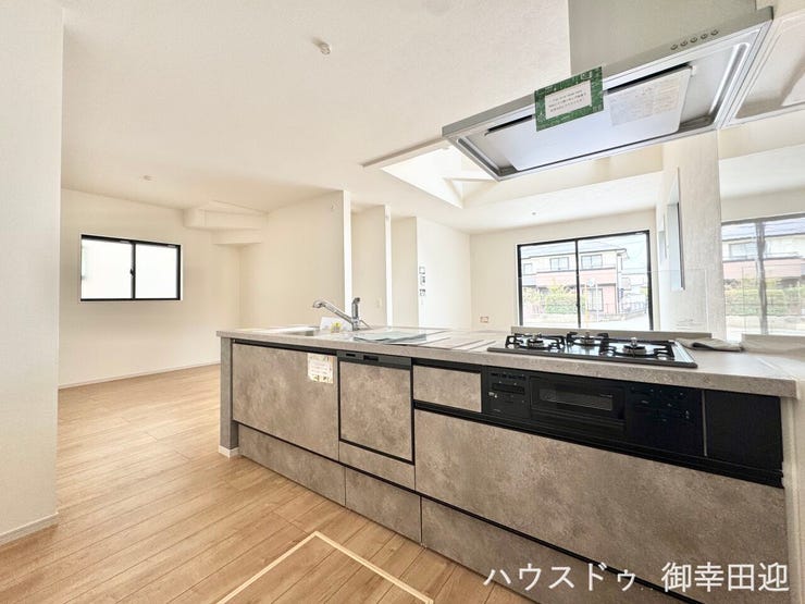 ■家族の「美味しい」が集まる舞台■高い機能性と美しいデザインを両立。料理する人も、待つ人も、笑顔になれる場所です。