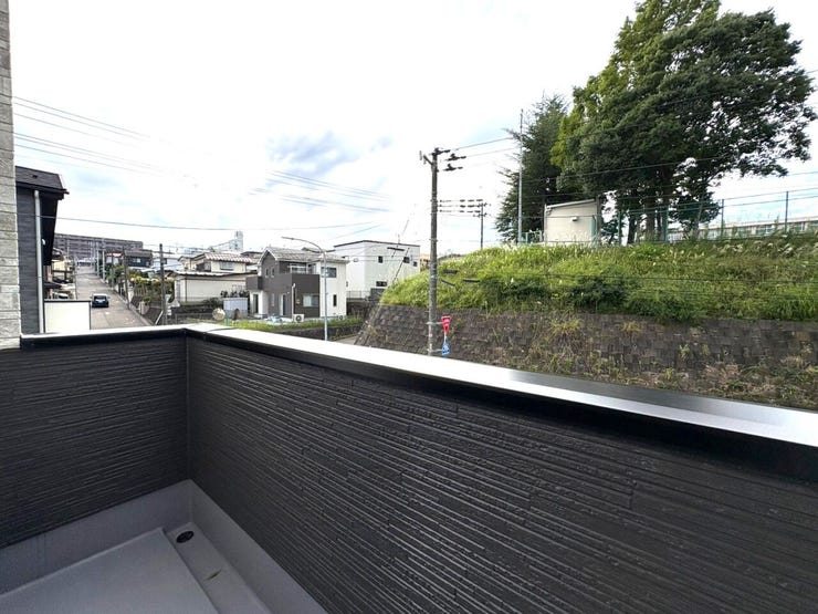2面バルコにーなので、家族の寝具もまとめて干すことが出来ます+*