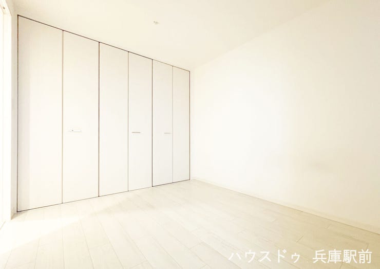 【洋室】
◇クローゼットも完備されており収納には困りません♪