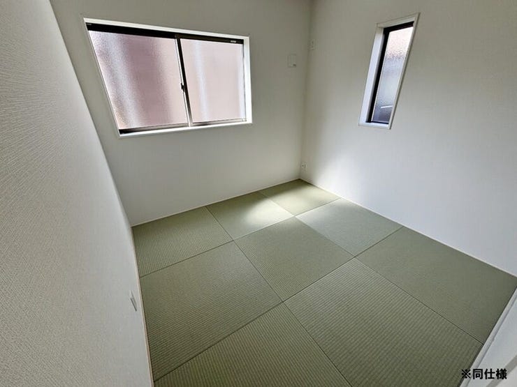 ※同仕様
◎現地案内予約受付中!◎
和室はリビングに隣接しております!お子様の遊び場や、家事の合間の休憩スペースとして大活躍!