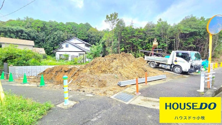 【外観】
【ブルーミングガーデン】
本庄小学校まで徒歩5分、味岡中学校までは徒歩19分と通学時間が短くなることで、子どもたちの負担も軽減♪
送り迎えもしやすく、子育て世帯にとって嬉しい住環境が整っています!