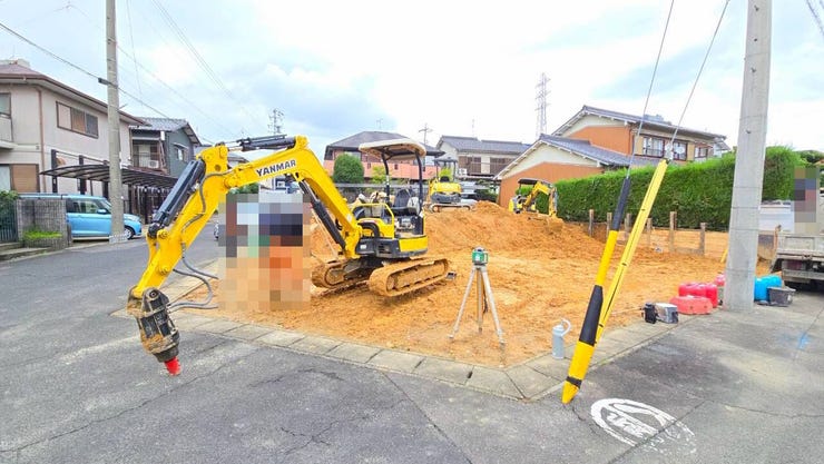【角地】
二方向が道路に面した角地は、採光と風通しに優れた心地よい住環境♪
開放感のある立地で車の出し入れもしやすく、暮らしの快適さと安心感を高める魅力的な住まいです!