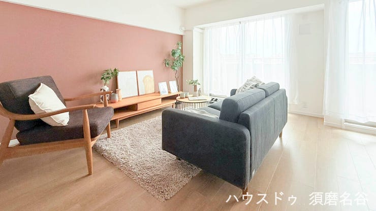 15.9帖のリビングは陽ざしがたっぷり差し込んで明るいです。