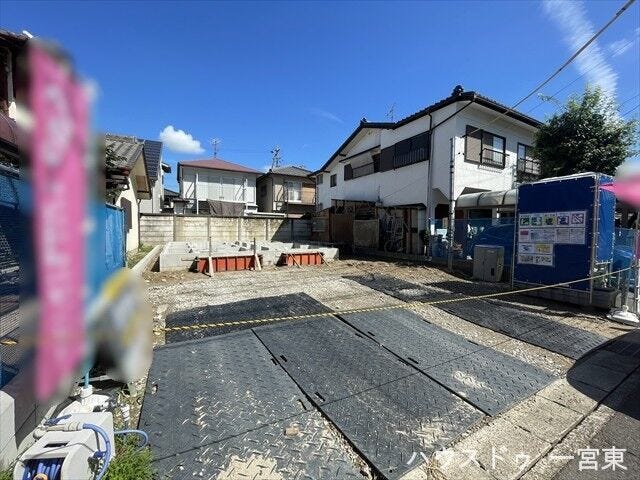 まだ更地の状態ですが、これから建築が始まっていきます。間取り図を見ながら、どんな外観や内装になるのか想像するのも楽しいですね。