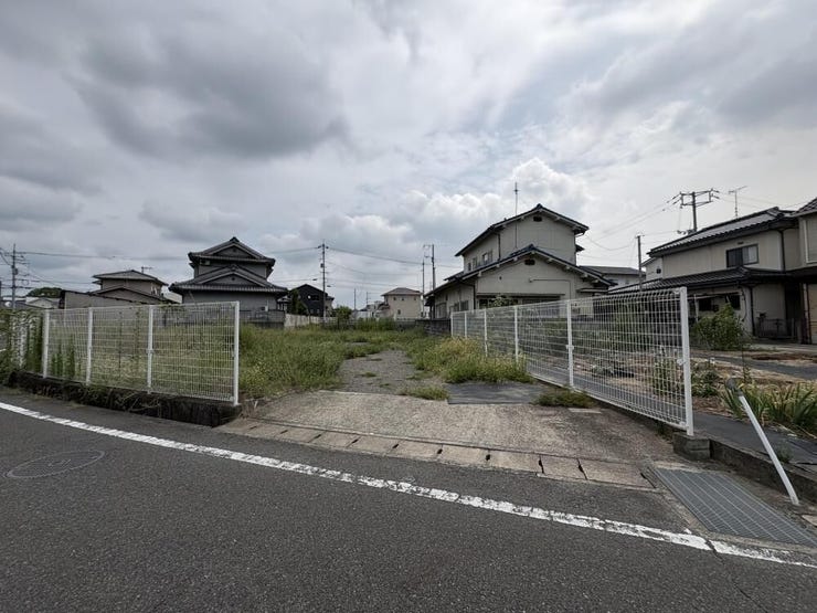 【前面道路含む現地写真】西側より撮影