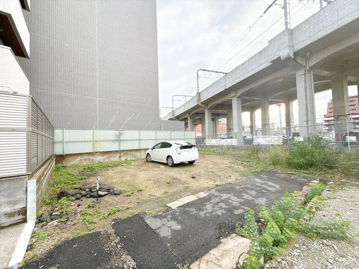 付近には緑や山など多く、豊かな自然の風景を望んでいただけます◎