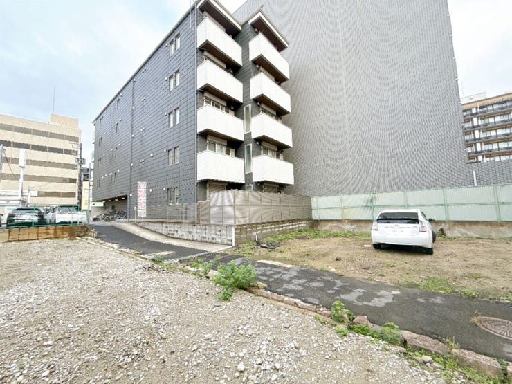 スーパーやコンビニ、幼保・小学校など生活利便施設が充実した立地です。