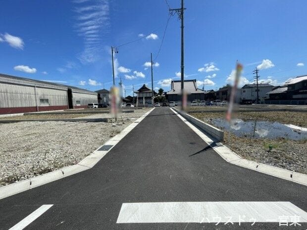 【北側東向き】幅員約4mの前面道路です。角地のため採光・通風ともに良好です。