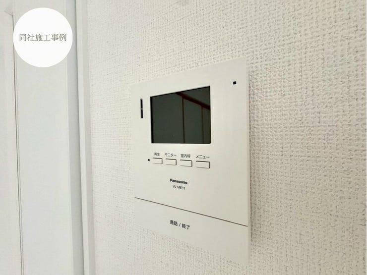【Facilities】来訪者を確認できるモニター付きインターホンで、防犯面も安心です。