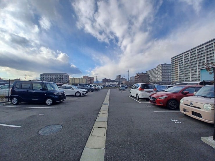 敷地内に駐車スペースがあるため、車での生活も快適です