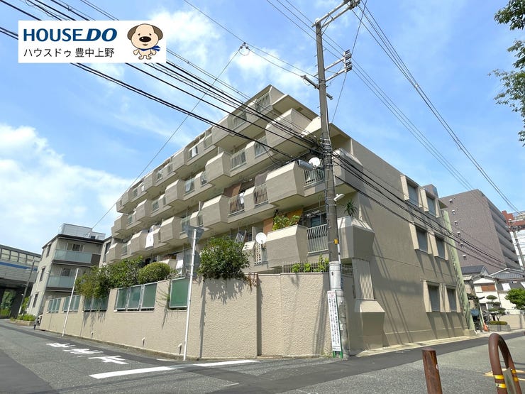【外観】
周辺は平坦地でマンションや戸建て、店舗などが混在する生活のしやすい立地です♪大阪メトロ「江坂」駅まで徒歩約7分で通勤、通学にも便利!小中学校、スーパーなどが徒歩圏内に揃っています!