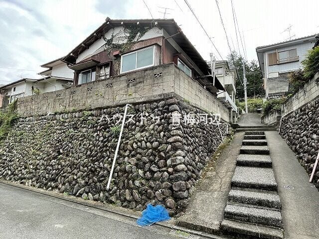 小学校まで徒歩11分でお子様の通学も安心ですね。