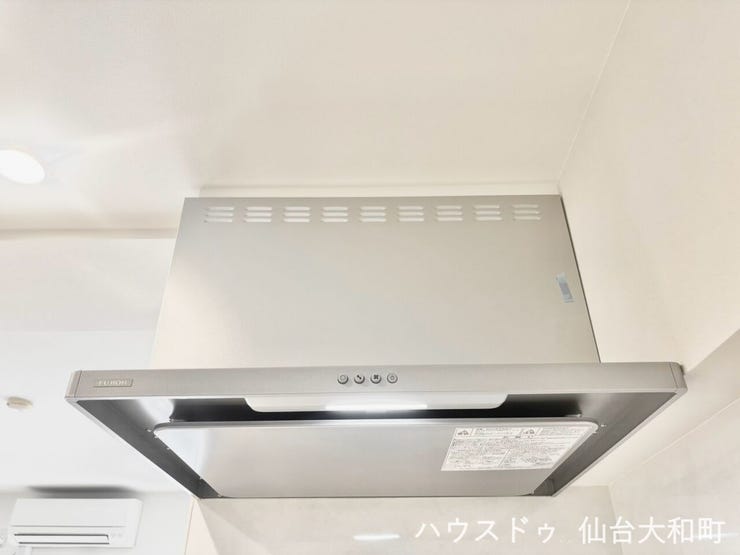 スタイリッシュな薄型フラットレンジフード