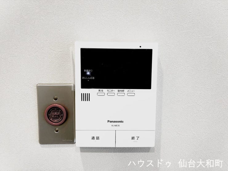 来訪者の顔を室内からしっかり確認できるモニター付きインターホン