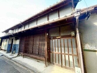 【外観】
周辺環境充実☆ショッピングセンターも病院も徒歩圏内で、暮らしやすい環境です♪