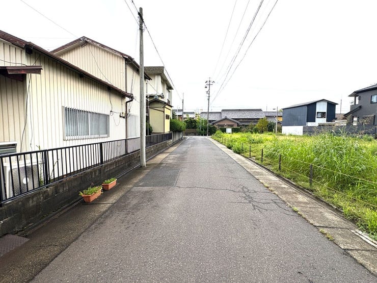 東側前面道路