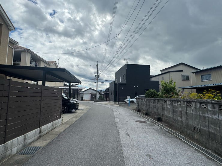【前面道路含む現地写真】