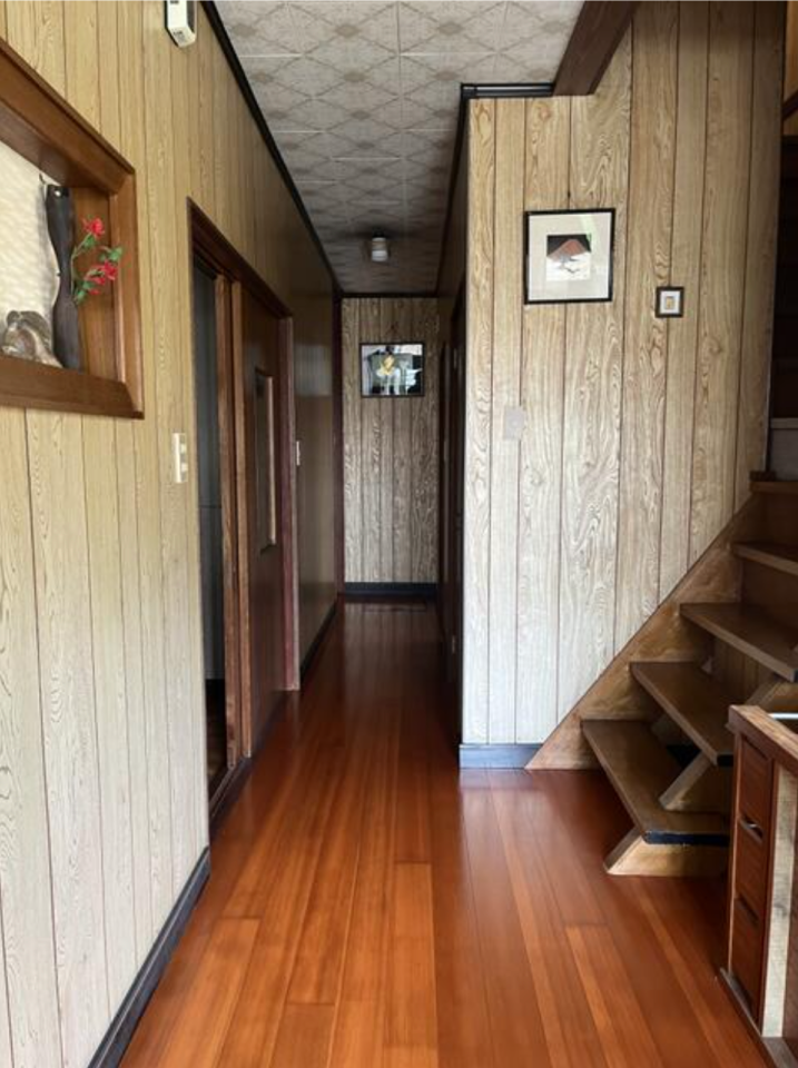 住まいの趣を感じる、ゆったりとした廊下