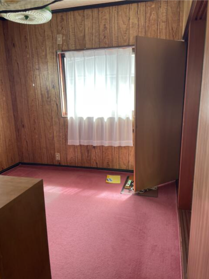 自然光が差し込む、明るい洋室