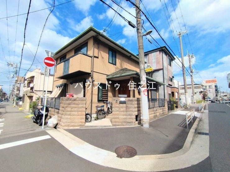 ★玄関廻りは若干スペースがございますので物置スペースとしてもご利用頂けます♪
