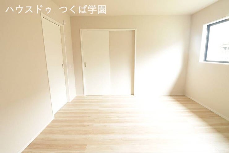 10.2帖洋室です。
フリースペース・WICが付いています。