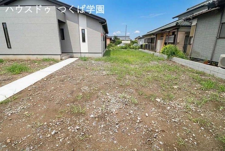 広々としたお庭です。
お子様ものびのびと外遊びができます。