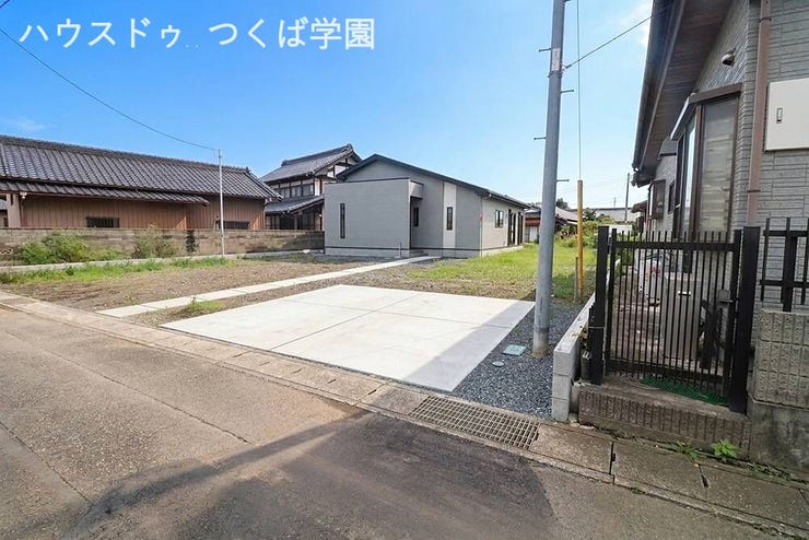 間口が広く、駐車もラクラクです。