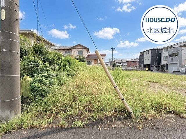 ◆建築条件なし!お好きなハウスメーカーで建築可能
◆敷地28.15坪・間口約5.21m!住宅用地として検討しやすい区画
◆前面道路は公道約5.4m!車の出入りもしやすい道路幅