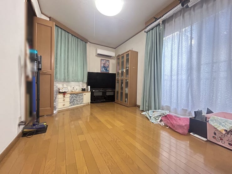 リビングスペースとダイニングスペースをしっかりと設けられる広さがございます。