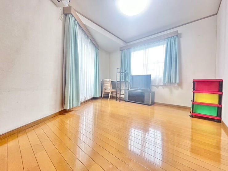 2面彩光の明るいお部屋です。